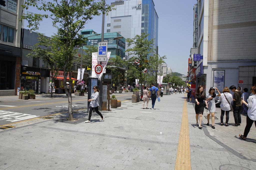 24 Guesthouse Sinchon Avenue Seoul Exterior photo